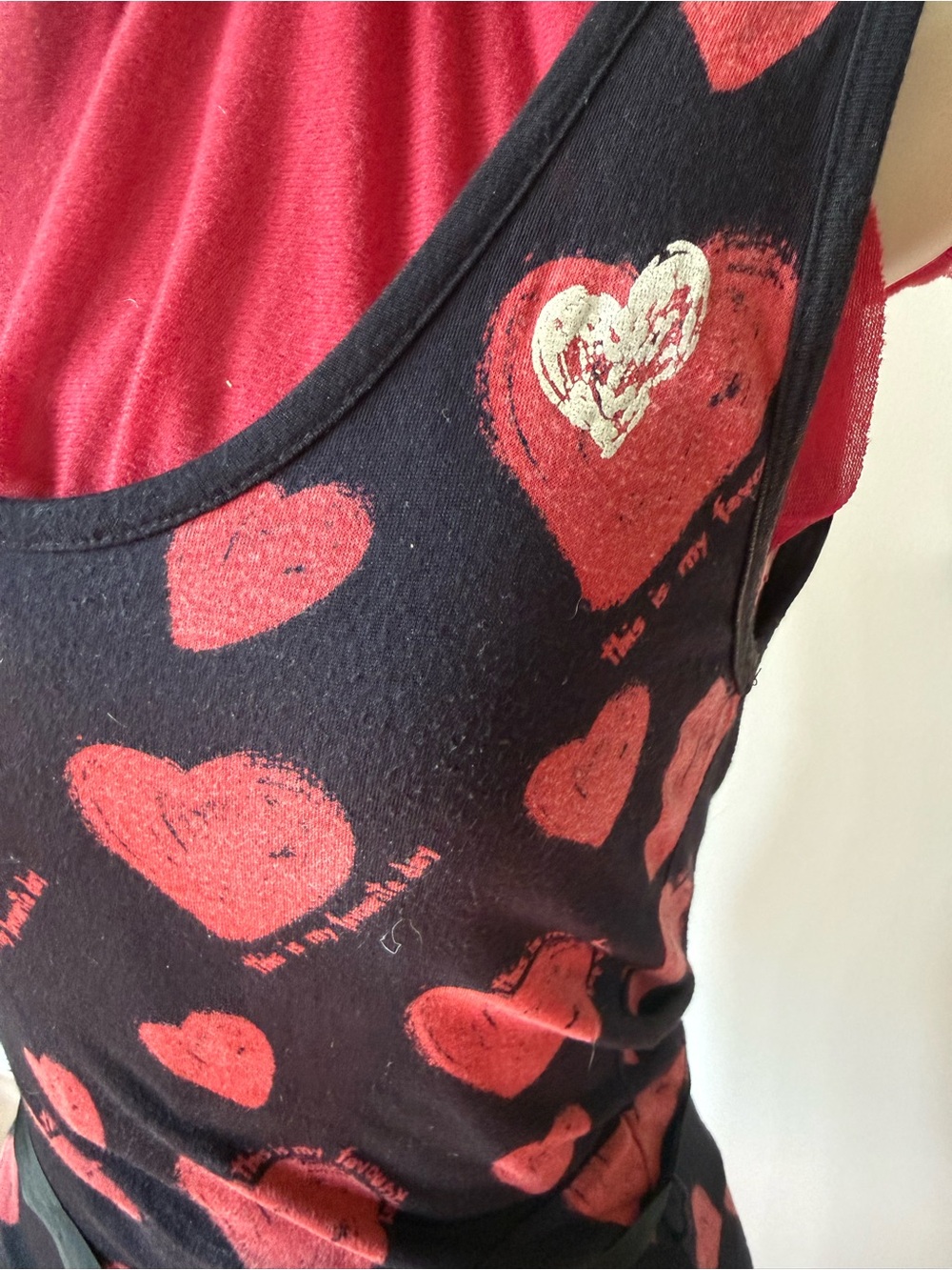RED HEART PRINT SLEEVELESS DRESS - Picture 3 of 9